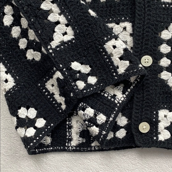 Abercrombie & Fitch Boho Crochet Knit Short Sleeve Button Up Shirt (Black/White) - Picture 12 of 16